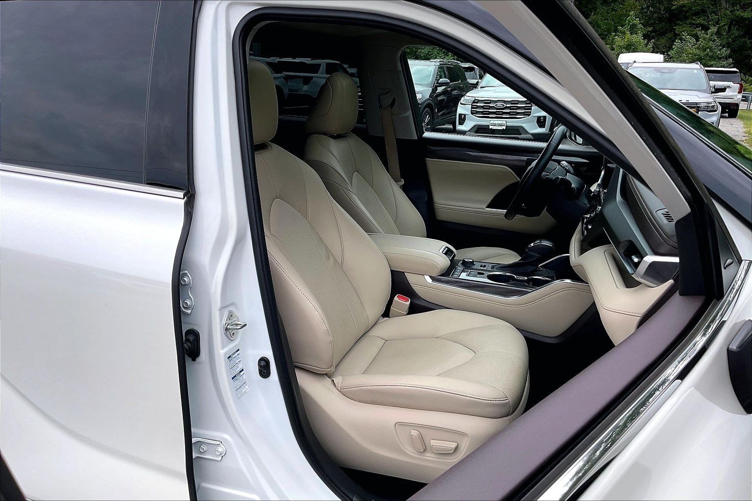 Used 2021 Toyota Highlander Limited AWD/4WD image 7