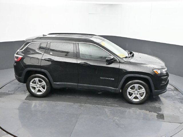 Used 2024 Jeep Compass Latitude w/ Altitude Special Edition AWD/4WD image 37