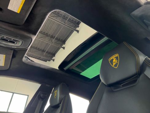 Used 2020 Lamborghini Urus AWD/4WD image 35