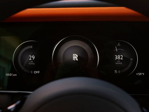 Certified 2025 Rolls-Royce Cullinan AWD/4WD image 16
