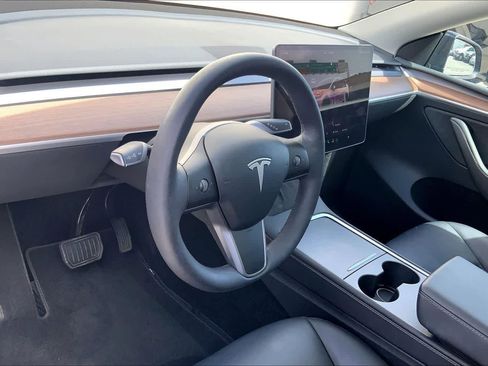 Used 2024 Tesla Model Y 2WD image 2