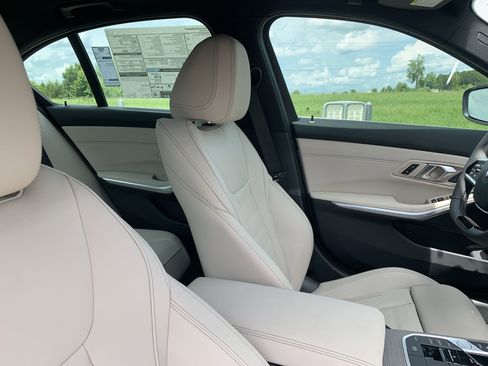 Certified 2025 BMW 330i Sedan w/ Premium Package image 21