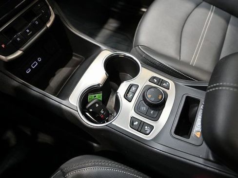 Used 2024 GMC Terrain Denali w/ Denali Premium Package image 18