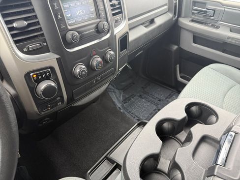 Used 2020 RAM 1500 Classic SLT image 13