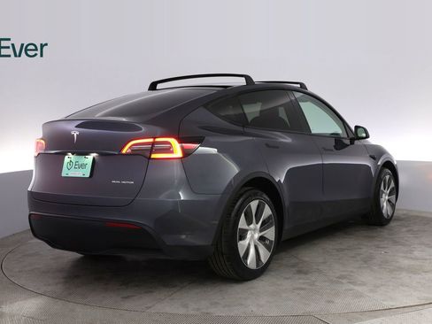 Used 2023 Tesla Model Y Long Range AWD/4WD image 3