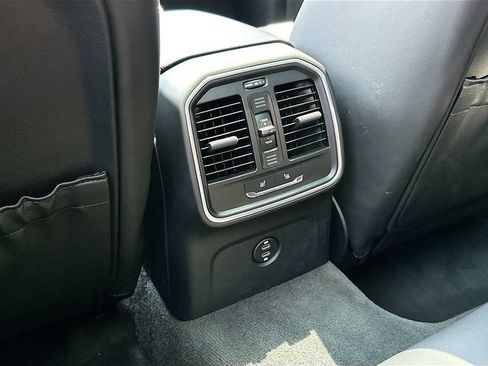 Certified 2025 Porsche Macan S AWD/4WD image 27