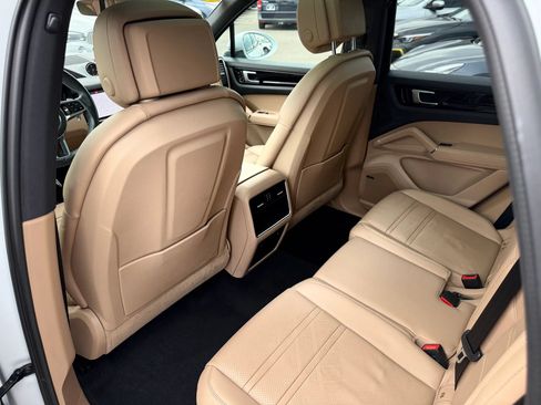 Used 2019 Porsche Cayenne AWD/4WD image 15