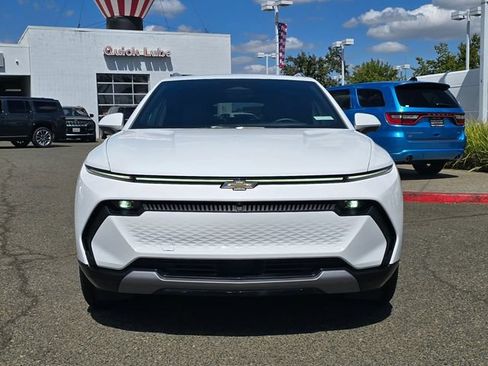 Used 2024 Chevrolet Equinox EV LT FWD image 2