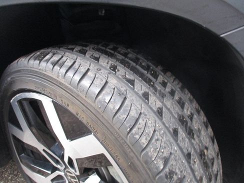 Used 2022 Volkswagen Taos SEL image 46