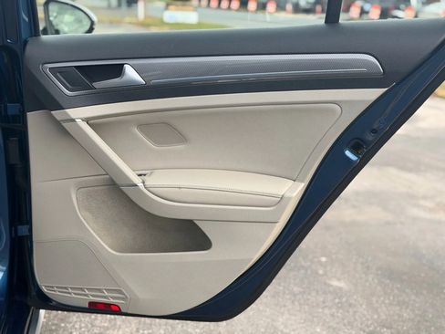 Used 2017 Volkswagen Golf Alltrack S image 19