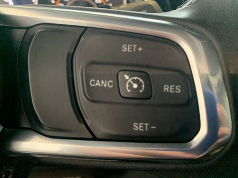 Used 2023 Jeep Wrangler Unlimited Sahara AWD/4WD image 19