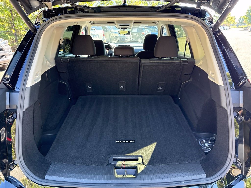 Used 2025 Nissan Rogue SV FWD image 30
