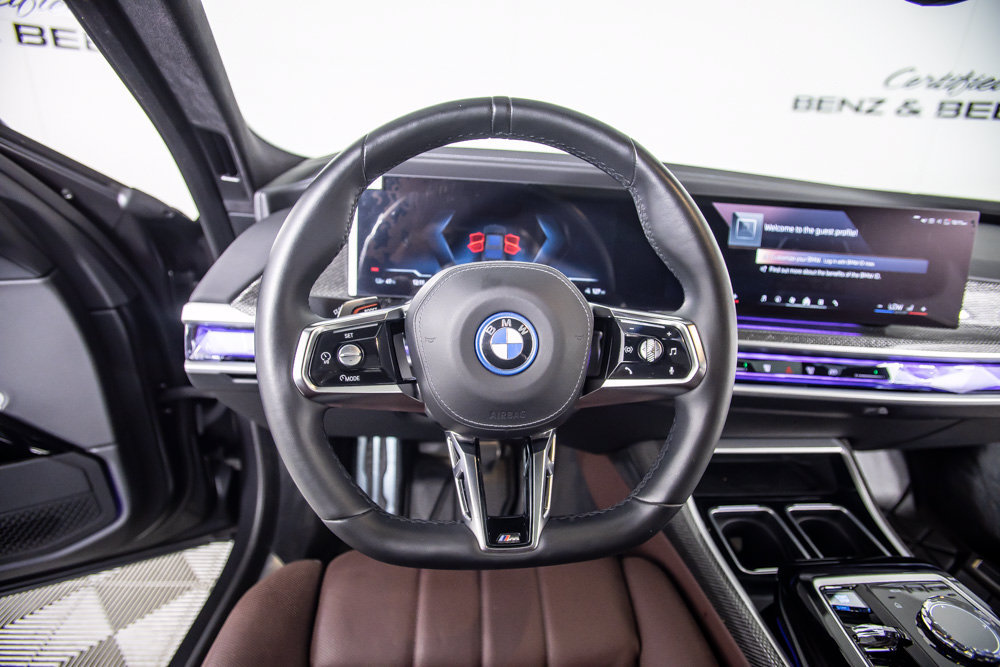 Used 2023 BMW i7 xDrive60 w/ Executive Package 2 AWD/4WD image 32