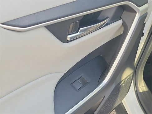 Used 2023 Toyota RAV4 XLE Premium image 20
