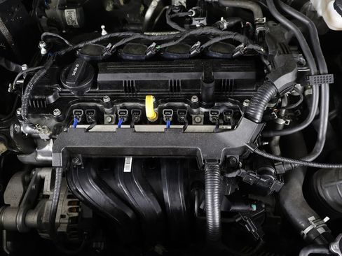 Used 2020 Hyundai Venue SEL FWD image 14