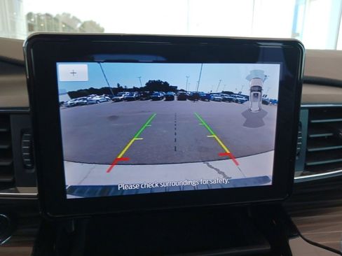 Used 2024 Ford Explorer Limited image 16