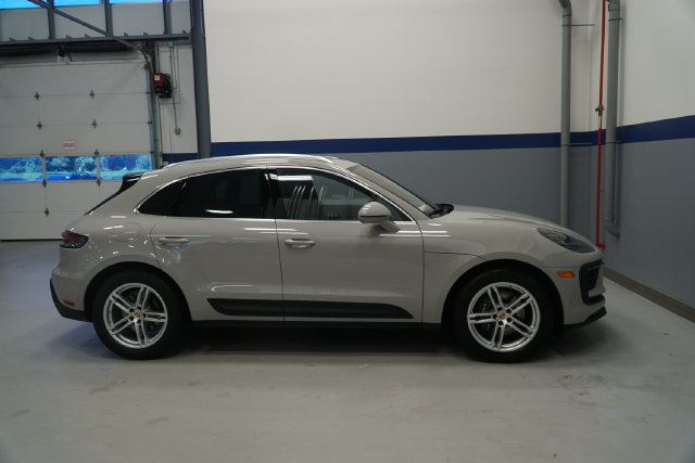 Certified 2026 Porsche Macan AWD/4WD image 11