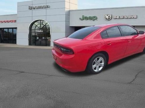 Used 2022 Dodge Charger SXT RWD image 3
