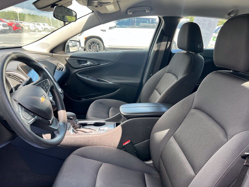 Used 2025 Chevrolet Malibu LT FWD image 8