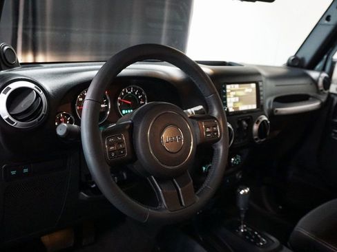 Used 2013 Jeep Wrangler Unlimited Rubicon w/ Connectivity Group AWD/4WD image 10