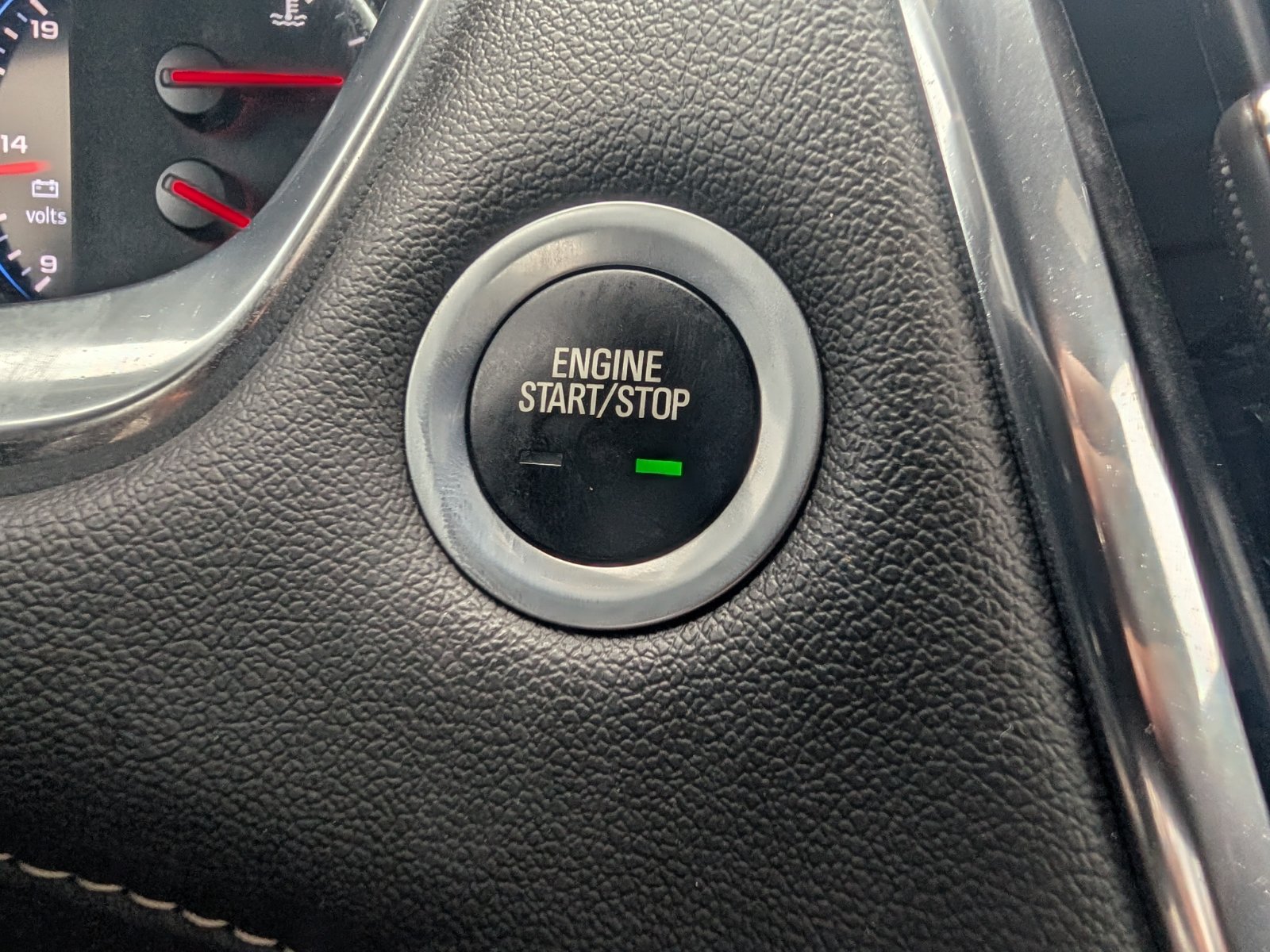 Used 2023 Chevrolet Traverse Premier FWD image 14