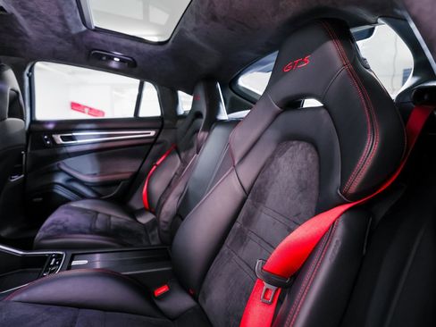 Used 2019 Porsche Panamera GTS image 25