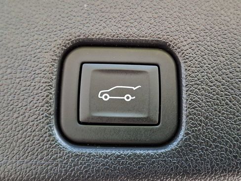 Used 2024 Chevrolet Traverse RS w/ LPO, Floor Liner Package AWD/4WD image 31