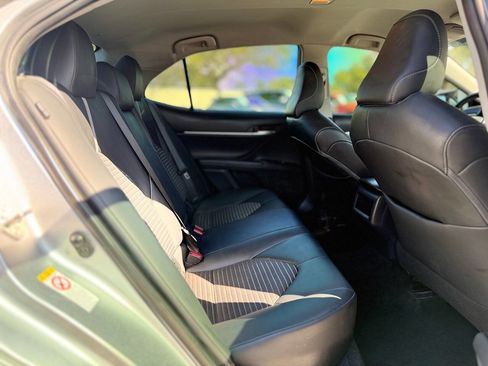 Used 2018 Toyota Camry SE image 19