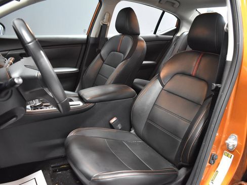 Used 2023 Nissan Sentra SR w/ SR Premium Package FWD image 5