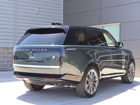 Used 2025 Land Rover Range Rover SV AWD/4WD image 7