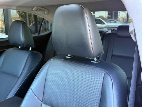 Used 2017 Lexus ES 350 w/ Premium Package FWD image 3