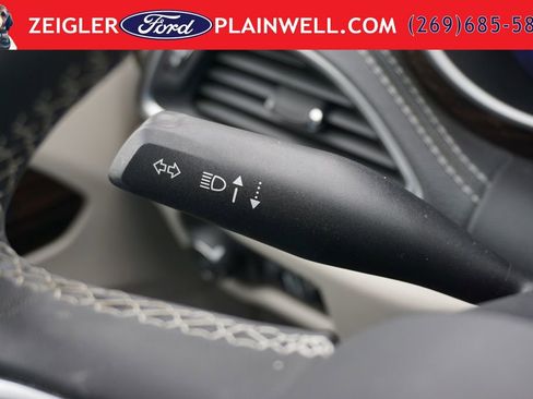 Used 2023 Chrysler Pacifica Limited FWD image 28