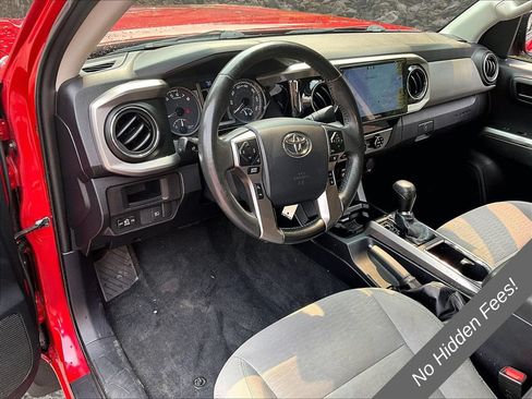 Used 2018 Toyota Tacoma SR5 AWD/4WD image 11