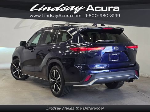 Used 2021 Toyota Highlander XSE AWD/4WD image 4