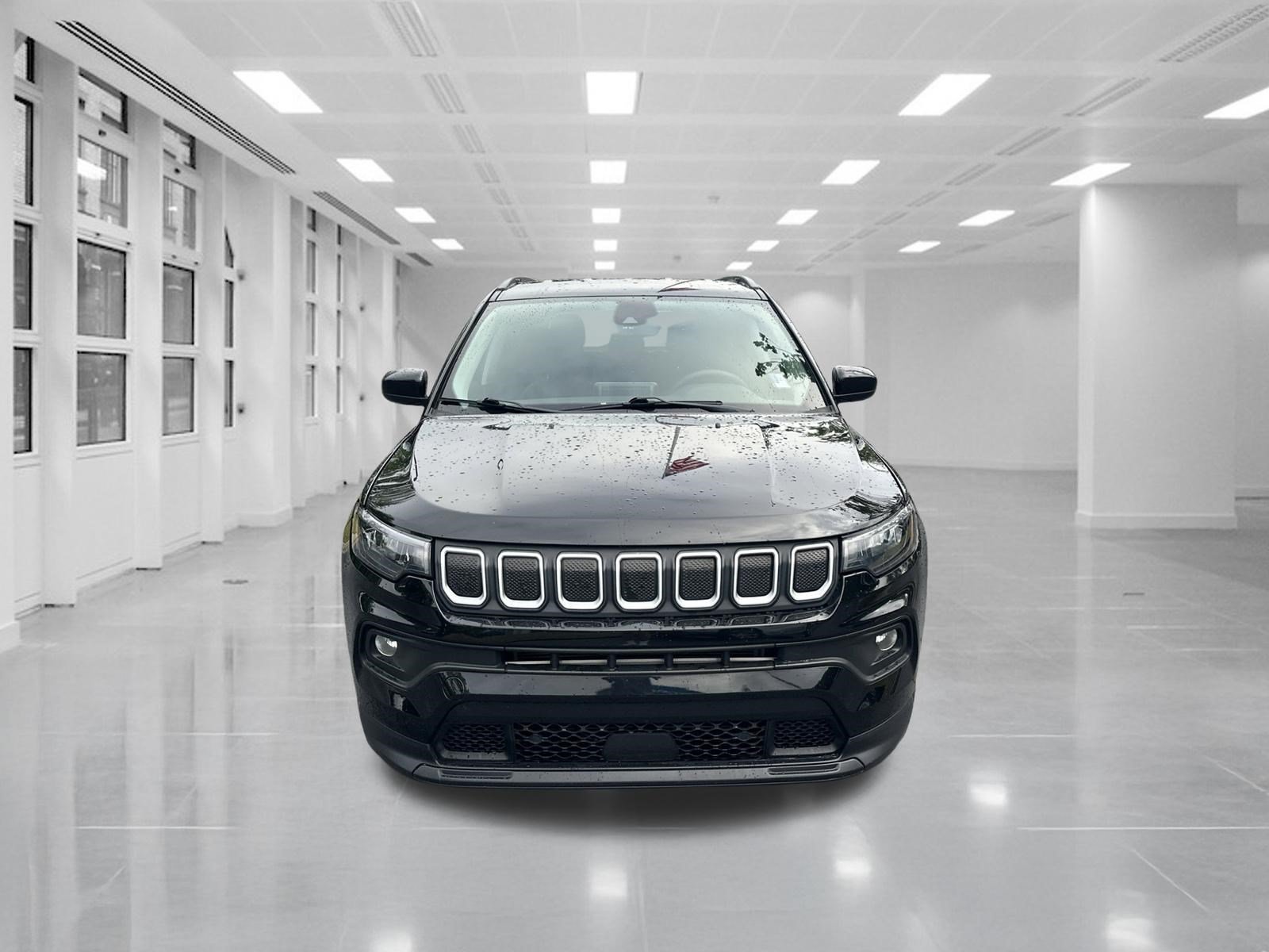 Used 2022 Jeep Compass Latitude FWD image 2
