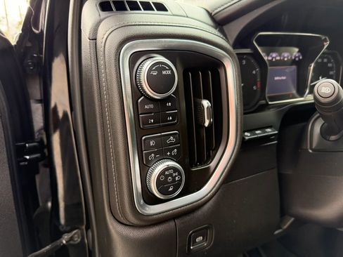 Used 2022 GMC Sierra 2500 Denali w/ Denali Ultimate Package AWD/4WD image 31