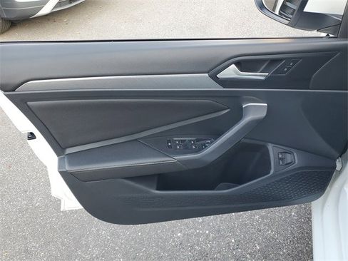 Certified 2023 Volkswagen Jetta SE w/ Panoramic Sunroof Package image 13