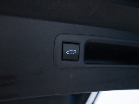 Used 2023 Toyota Highlander XLE AWD/4WD image 40