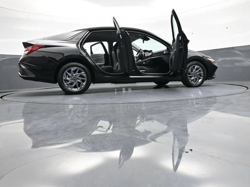 Certified 2024 Hyundai Elantra SEL FWD image 47