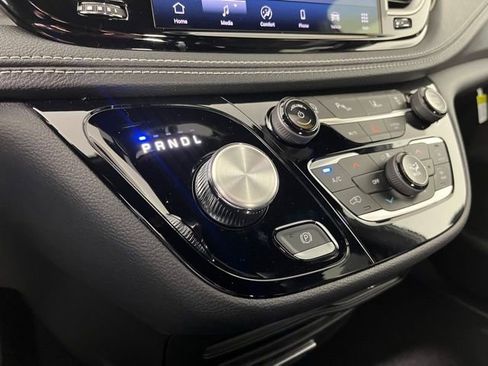 Used 2026 Chrysler Pacifica Select image 34