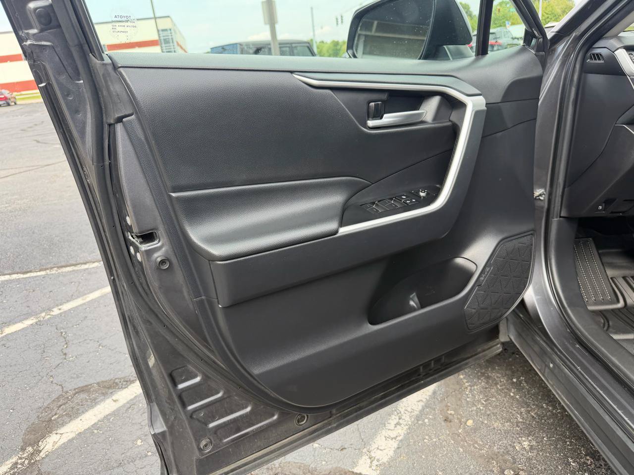 Used 2025 Toyota RAV4 XLE AWD/4WD image 9