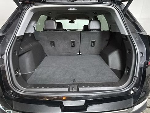 Used 2024 GMC Terrain SLT AWD/4WD image 28