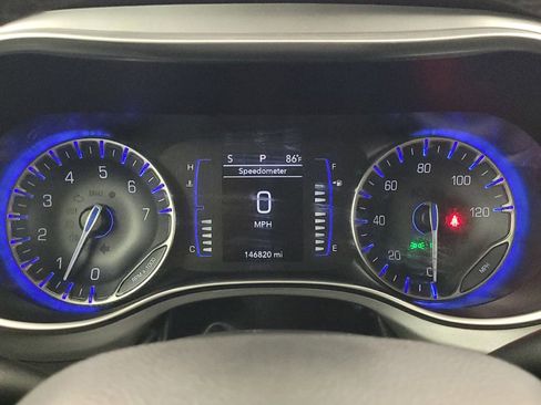 Used 2019 Chrysler Pacifica Touring Plus w/ S Appearance Package FWD image 23