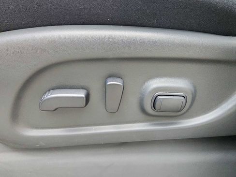 Used 2021 Nissan Titan SV w/ SV Convenience Package image 13