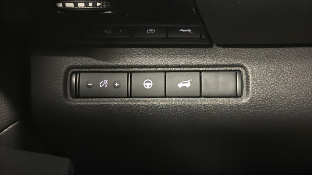 Used 2025 Nissan Pathfinder SV AWD/4WD image 29