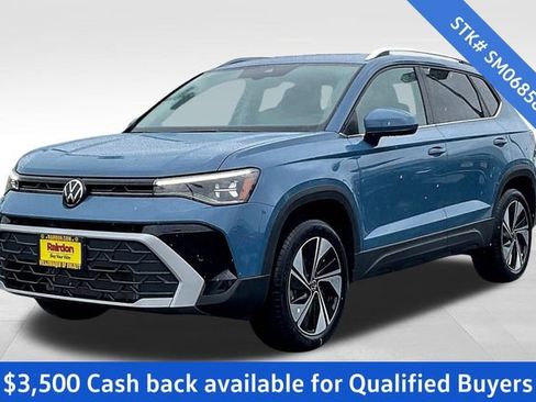New 2025 Volkswagen Taos SE image 2
