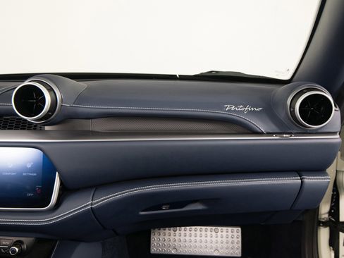 Certified 2020 Ferrari Portofino RWD image 34