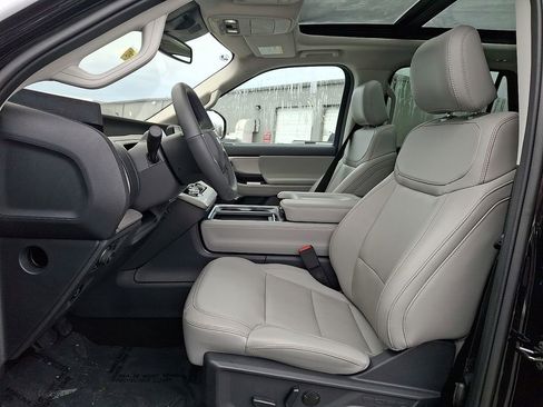 Used 2025 Ford Expedition Active image 14