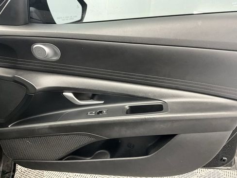 Used 2022 Hyundai Elantra SEL image 11