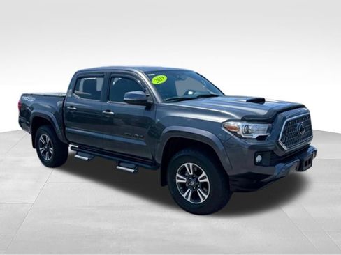 Used 2019 Toyota Tacoma TRD Sport AWD/4WD image 10